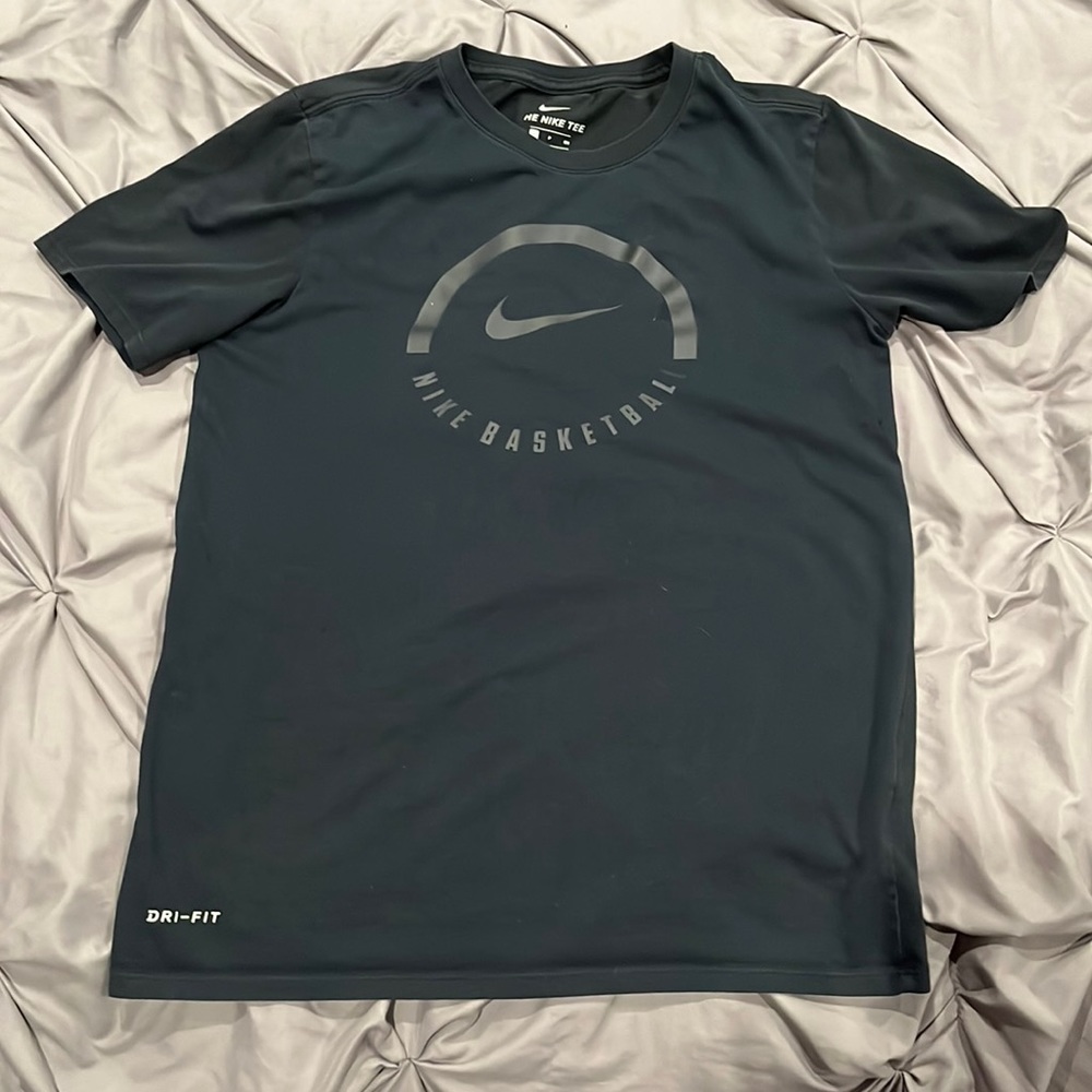 Men’s Nike dri-fit shirt - small